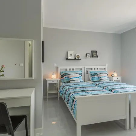 3 Bedroom Cozy In Holiday home Pula