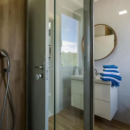 3 Bedroom Cozy In *