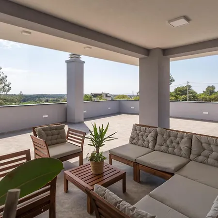 3 Bedroom Cozy In * Pula