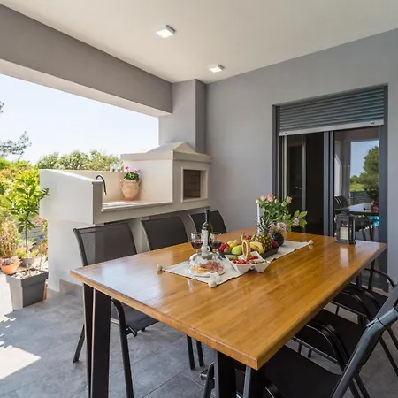 3 Bedroom Cozy In Σπίτι διακοπών Πούλα