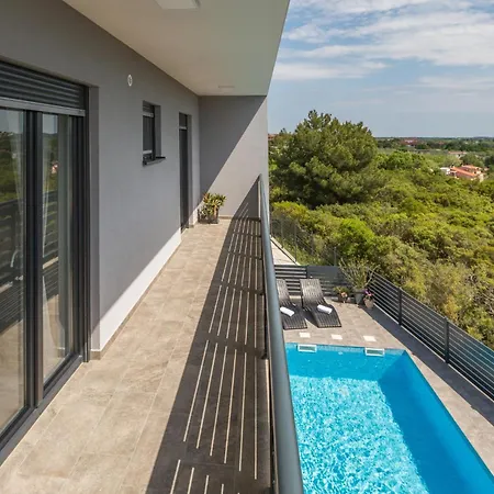 Holiday home 3 Bedroom Cozy In Pula