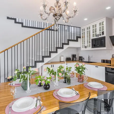 3 Bedroom Cozy In *