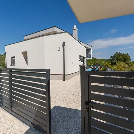 3 Bedroom Cozy In Σπίτι διακοπών Πούλα