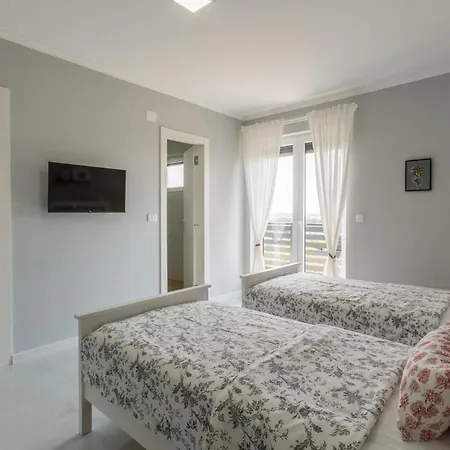 3 Bedroom Cozy In