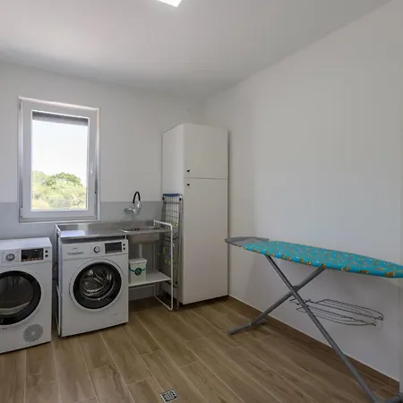 3 Bedroom Cozy In Σπίτι διακοπών *