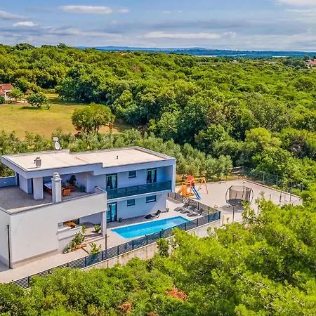 3 Bedroom Cozy In * Pula